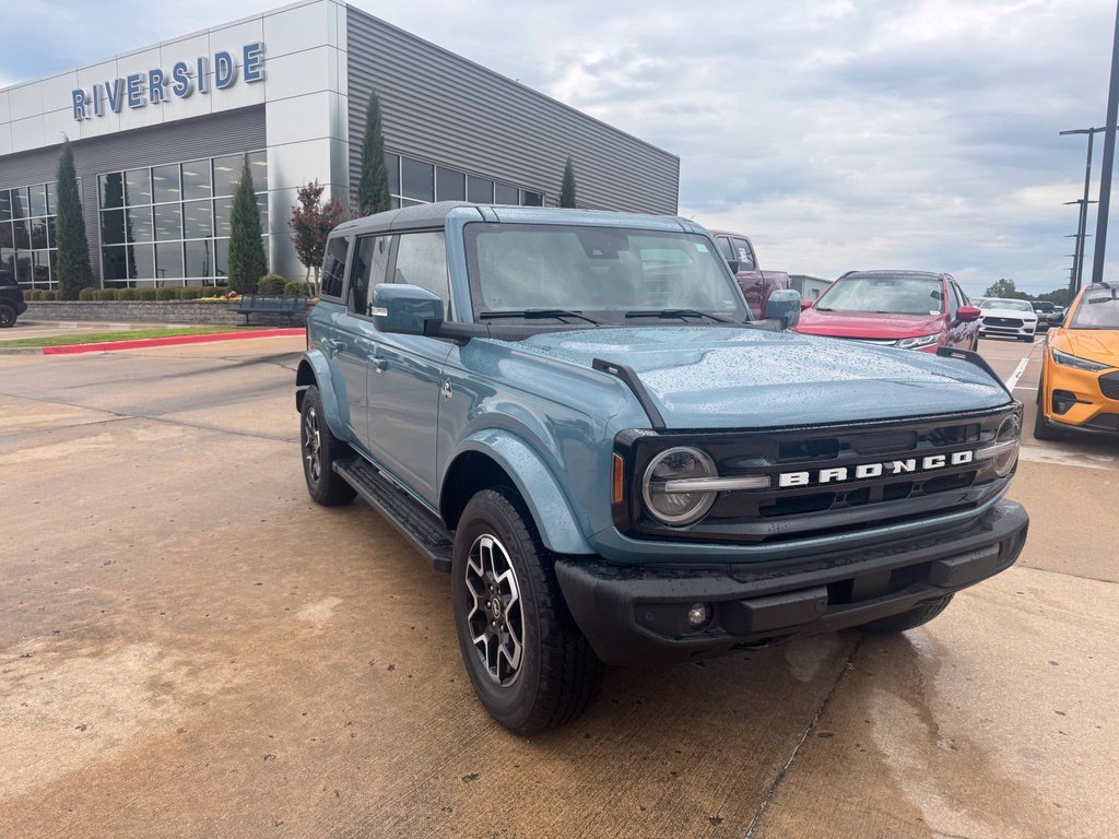 Used 2023 Ford Bronco Outer Banks AWD/4WD image 1