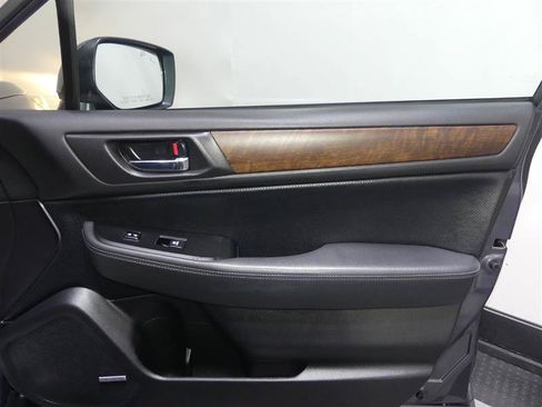 Used 2016 Subaru Outback 2.5i Limited AWD/4WD image 18
