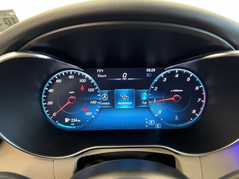 Used 2021 Mercedes-Benz GLC 300 4MATIC image 10