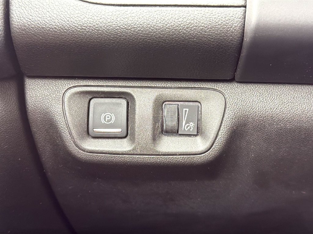 Used 2017 GMC Acadia Denali w/ Technology Package FWD image 18