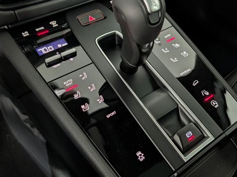 New 2026 Porsche Macan AWD/4WD image 33