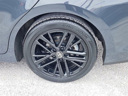 Used 2025 Toyota Camry SE w/ Convenience Package image 8