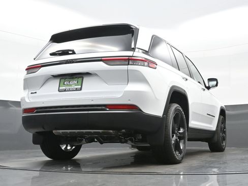 New 2025 Jeep Grand Cherokee Altitude AWD/4WD image 14