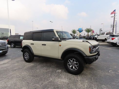 Certified 2025 Ford Bronco Badlands image 7