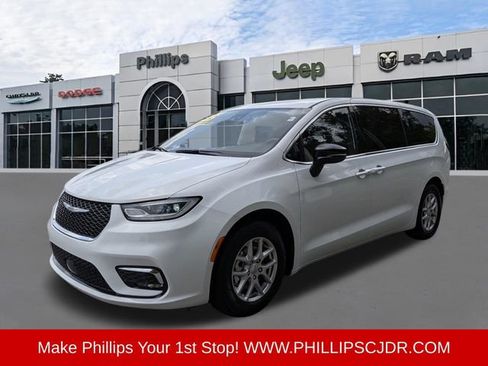 Certified 2025 Chrysler Pacifica Select FWD image 7