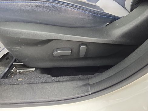 Used 2019 Subaru Crosstrek Hybrid w/ Moonroof Package w/Navigation image 18