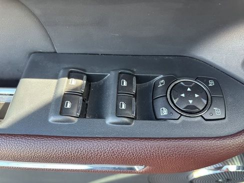 Used 2022 Ford Expedition Limited image 17