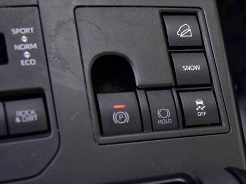 Certified 2023 Toyota Highlander XLE image 29