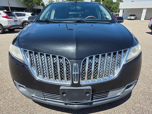 Used 2013 Lincoln MKX FWD image 3