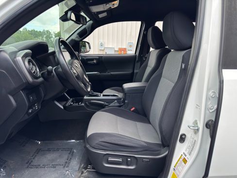 Used 2021 Toyota Tacoma TRD Sport w/ Technology Package RWD image 15