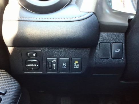 Used 2015 Toyota RAV4 Limited image 24