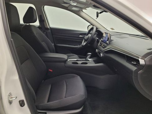 Used 2025 Nissan Altima 2.5 SV FWD image 21