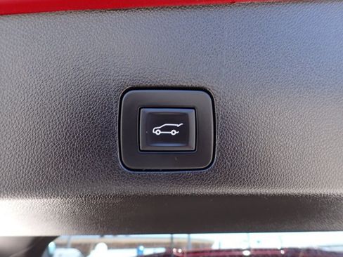 Used 2023 Buick Encore GX Essence w/ Experience Buick Package FWD image 9