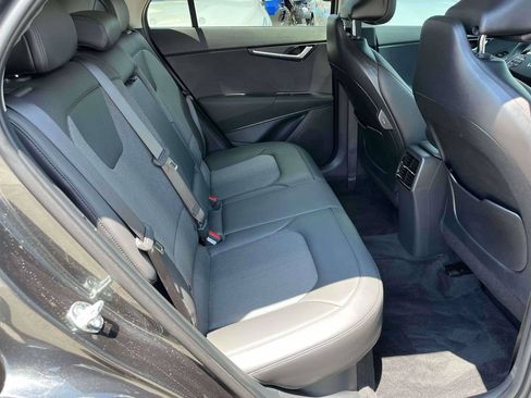Certified 2025 Kia Niro EX FWD image 10
