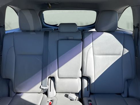 Used 2018 Toyota Highlander image 12