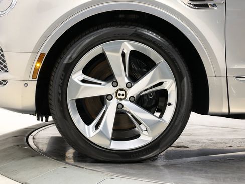 Used 2020 Bentley Bentayga Plug-In Hybrid image 8