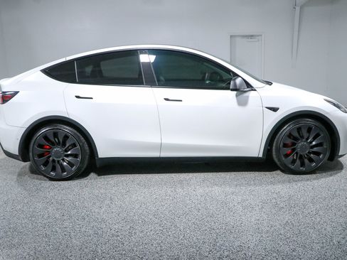 Used 2022 Tesla Model Y Performance AWD/4WD image 6
