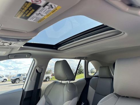 Used 2021 Toyota RAV4 XLE w/ Convenience Package image 26