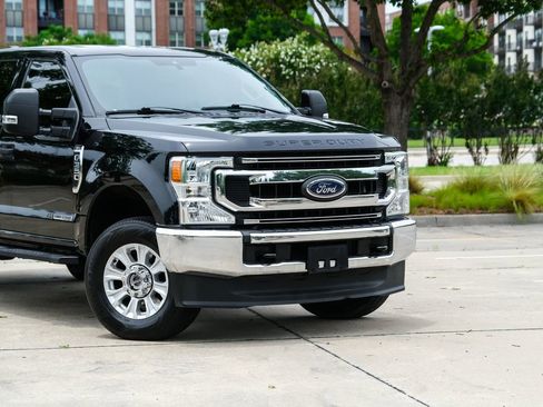 Used 2022 Ford F350 XLT AWD/4WD image 3