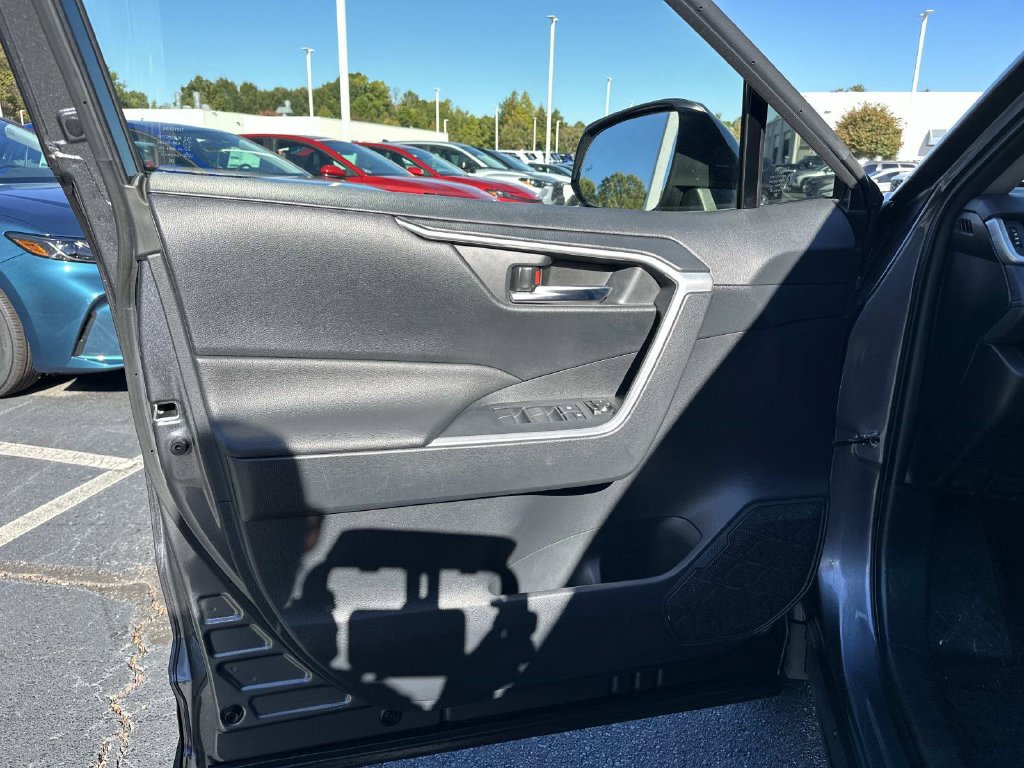 Used 2019 Toyota RAV4 XLE FWD image 17