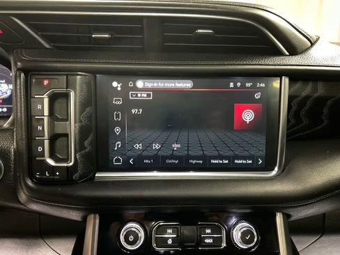 Used 2024 GMC Yukon XL Denali image 17