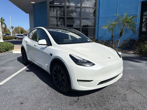 Used 2023 Tesla Model Y Long Range image 2