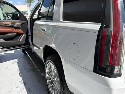 Used 2019 Cadillac Escalade Premium Luxury AWD/4WD image 6
