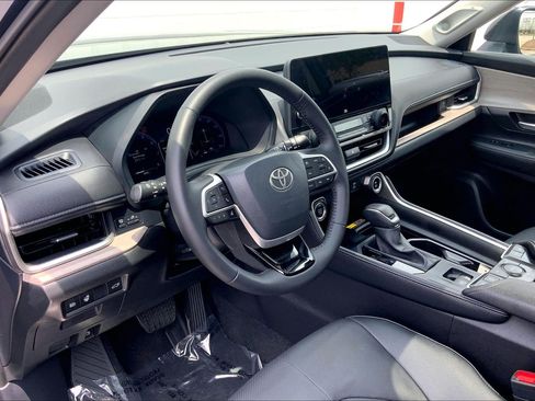 Used 2025 Toyota Grand Highlander AWD image 18
