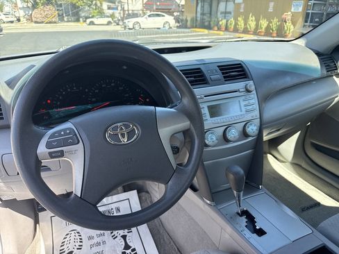 Used 2009 Toyota Camry LE image 14