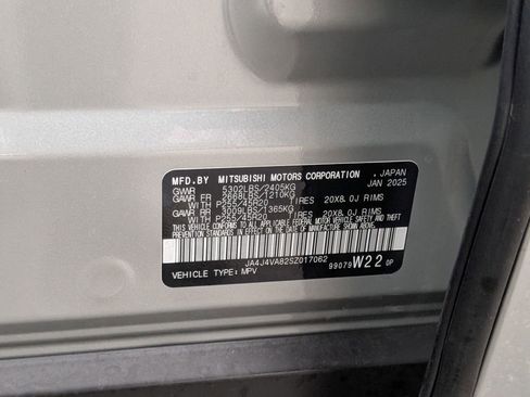 Used 2025 Mitsubishi Outlander SE image 29