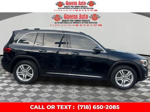 Used 2021 Mercedes-Benz GLB 250 4MATIC w/ Premium Package image 8