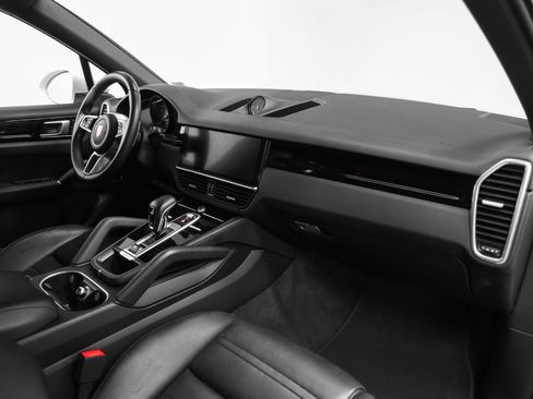 Used 2020 Porsche Cayenne AWD/4WD image 16