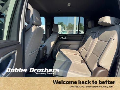Used 2024 Chevrolet Suburban LT RWD image 17