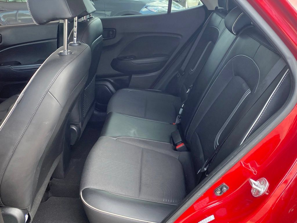 Used 2022 Hyundai Venue Limited FWD image 8