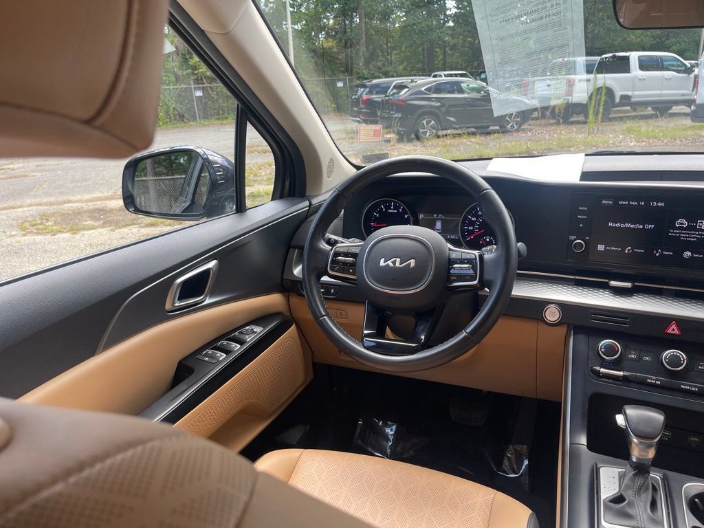 Used 2024 Kia Carnival LX FWD image 9