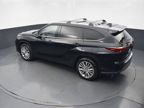 Used 2023 Toyota Highlander Platinum FWD image 48