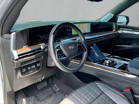 Used 2025 Cadillac Escalade Sport Platinum AWD/4WD image 14