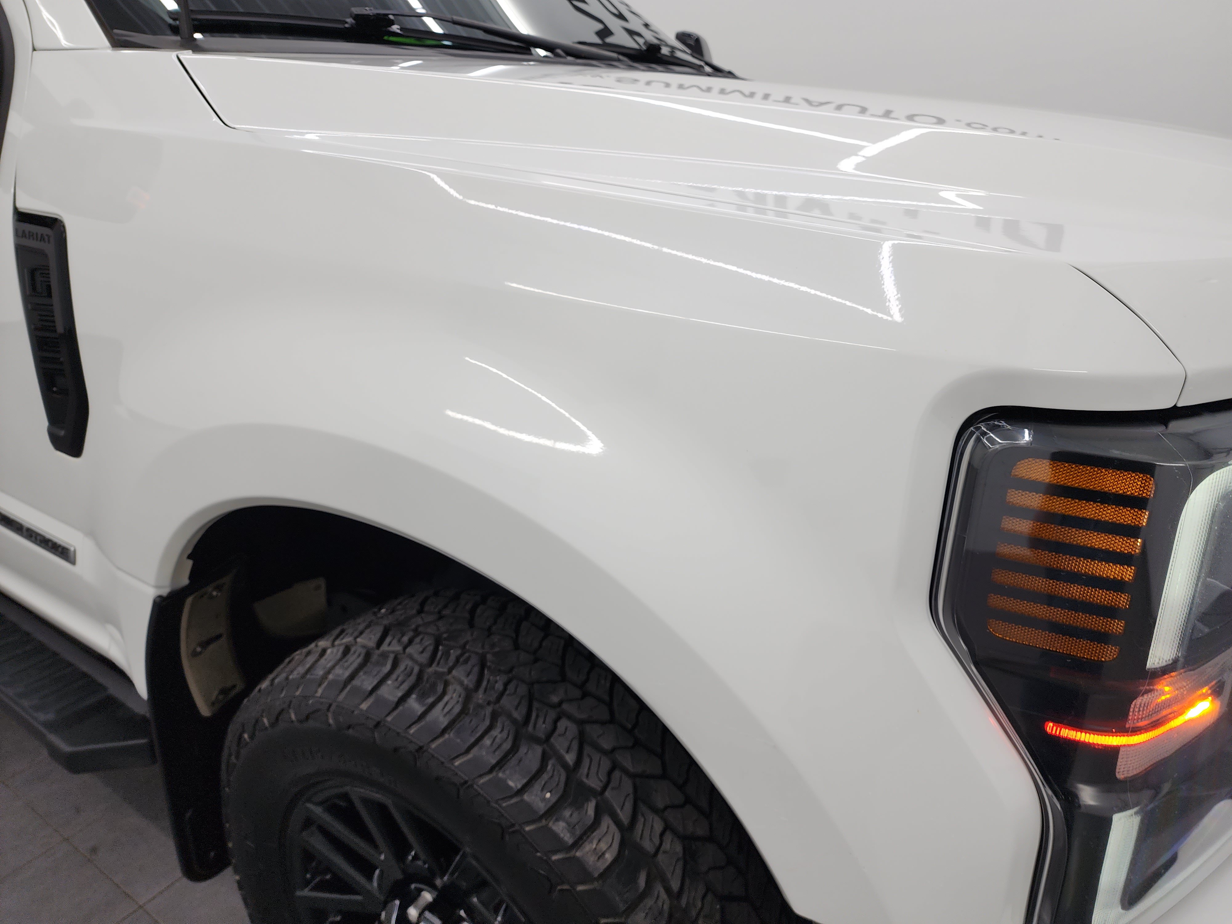 Used 2022 Ford F350 Lariat w/ Black Appearance Package AWD/4WD image 24