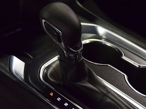 Used 2023 Chevrolet Traverse LT image 25