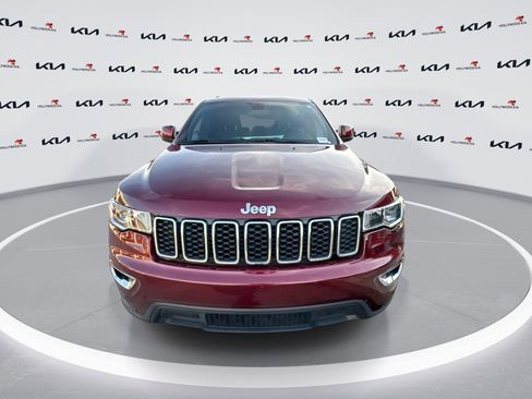 Used 2019 Jeep Grand Cherokee Laredo image 3