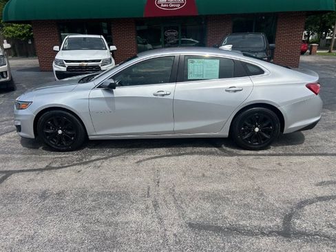 Used 2021 Chevrolet Malibu LT FWD image 2