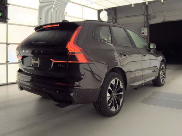 Used 2026 Volvo XC60 B5 Plus AWD/4WD image 4