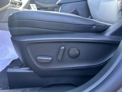 New 2025 Ford Escape SE image 10