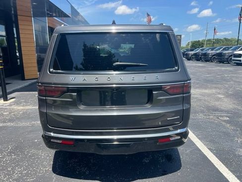 Used 2024 Jeep Wagoneer Series II w/ Flexible Seating Group AWD/4WD image 23