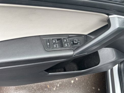 Used 2020 Volkswagen Tiguan SE w/ Panoramic Sunroof Package image 21