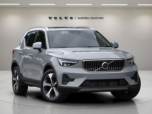 Certified 2025 Volvo XC40 B5 Core w/ Protection Package Premier image 1