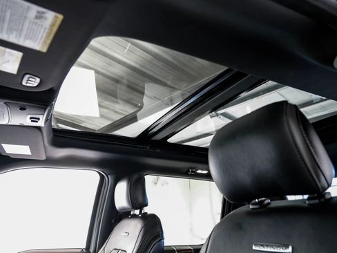 Used 2015 Ford F150 Platinum w/ Equipment Group 701A Luxury image 4