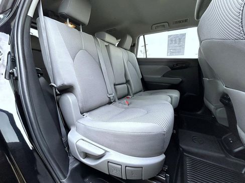 Used 2023 Toyota Highlander L image 18