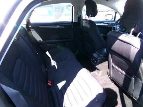 Used 2014 Ford Fusion SE FWD image 25