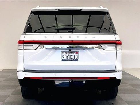 Used 2022 Lincoln Navigator Reserve AWD/4WD image 3